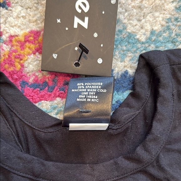 Terez Black Sleeveless Tank Top with Scoop Neckline - Picture 3 of 4